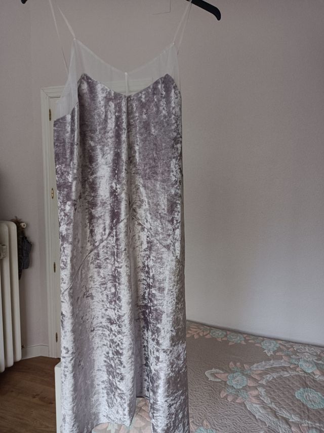 vestido midi de terciopelo gris claro