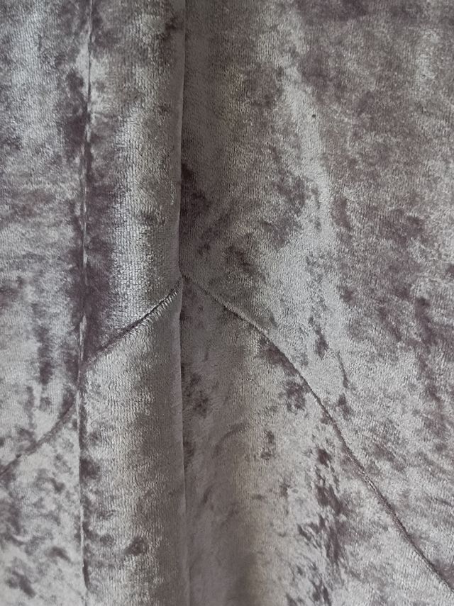 vestido midi de terciopelo gris claro