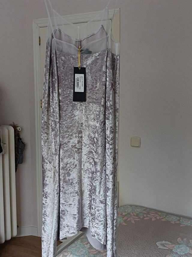 vestido midi de terciopelo gris claro