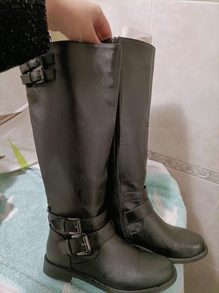 Botas mujer de segunda mano por 20 EUR en Sigüeiro en WALLAPOP