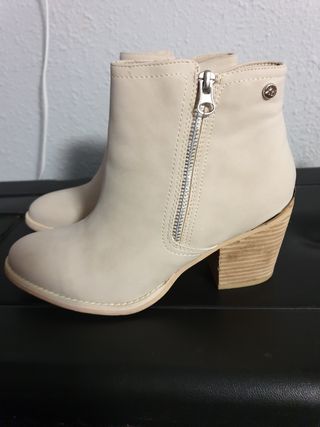 BOTINES XTI COLOR CREMA de segunda mano por 25 EUR en Coslada en WALLAPOP