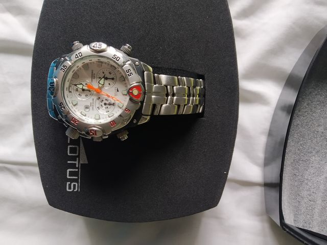 reloj lotus