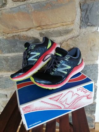 New balance 1080 talla 42 plantillas NUEVAS de segunda mano por 15 EUR en  Sort en WALLAPOP