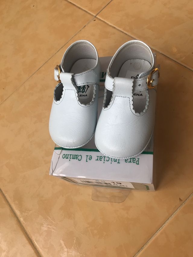Zapato de bebé. Número 19. Sin suela