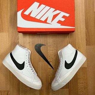 Blazer nike, blanca y negras, talla 37 de segunda mano por 68 EUR en Écija  en WALLAPOP