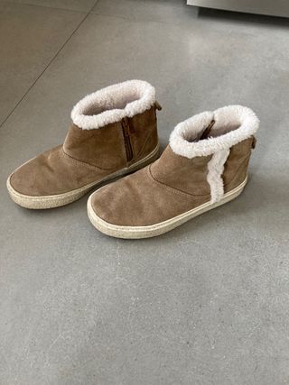 Botas Mango marrones, pelito en interior. 33 de segunda mano por 4 EUR en  Alcobendas en WALLAPOP