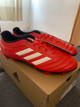 Botas de futbol nuevas talla 42 de segunda mano por 35 EUR en Madrid en  WALLAPOP