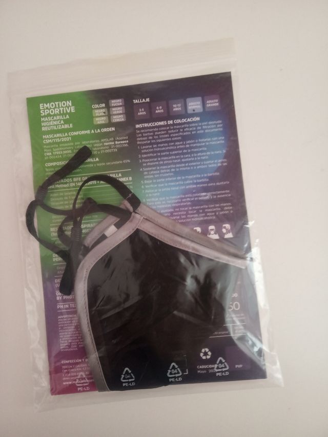 Mascarilla transparente reutilizable talla M.