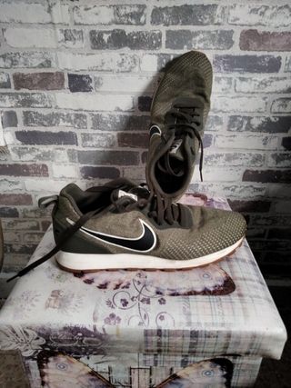 Nike md runner 2 de segunda mano por 18 EUR en Santa Cruz de Tenerife en  WALLAPOP