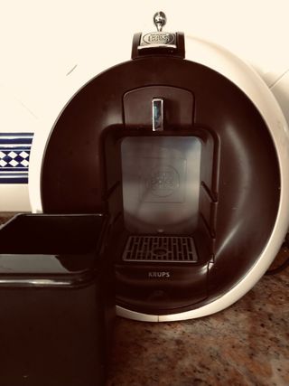 Cafetera Nescafé Dolce Gusto Circolo de segunda mano por 80 EUR en Lucena  en WALLAPOP