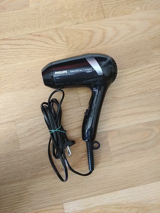 Secador PHILIPS Essential compact de segunda mano por 9,9 EUR en Palencia  en WALLAPOP