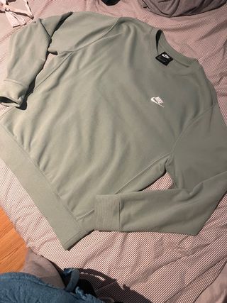 Sudadera nike verde de segunda mano por 30 EUR en Barcelona en WALLAPOP