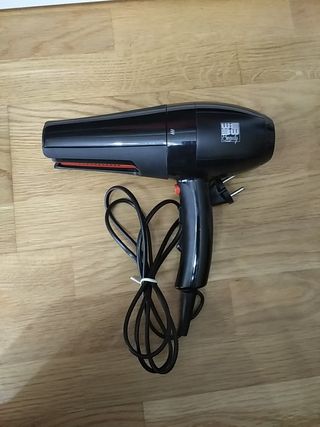 Secador 2 en 1 de segunda mano por 18 EUR en Palencia en WALLAPOP