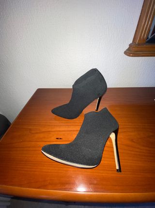 BOTINES TACON ALTO MUJER de segunda mano por 20 EUR en Alicante en WALLAPOP