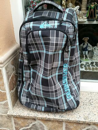 Maleta QUICKSILVER mide 55x34x18 de segunda mano por 18 EUR en Fuengirola  en WALLAPOP