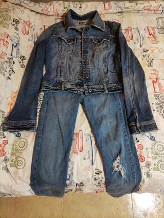 Conjunto chaceta y pantalón ,talla 34 de segunda mano por 20 EUR en  Benavente en WALLAPOP