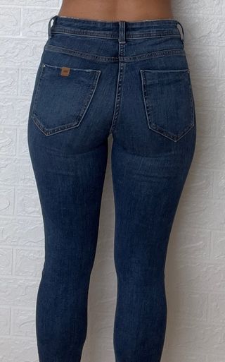 Pantalones vaqueros de Zara de segunda mano por 15 EUR en Rivas-Vaciamadrid  en WALLAPOP