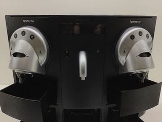 Cafetera Nespresso Gemini 200 de segunda mano por 599 EUR en A Coruña en  WALLAPOP