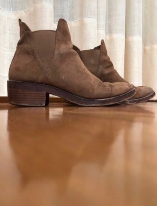 Botines marrones Stradivarius de segunda mano por 10 EUR en Barañain en  WALLAPOP