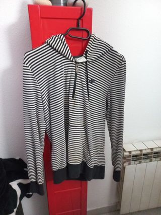 Sudadera Nike terciopelo nueva. de segunda mano por 10 EUR en Valencia en  WALLAPOP
