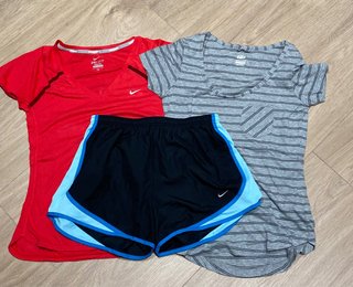 Ropa deportiva mujer marca Nike talla S\\/M de segunda mano por 10 EUR en  Barcelona en WALLAPOP