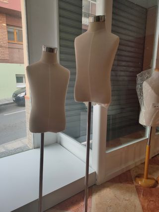 Maniquíes infantil de segunda mano por 27 EUR en Baza en WALLAPOP