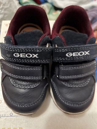 Zapatos bebe geox talla 20 de segunda mano por 10 EUR en Barcelona en  WALLAPOP