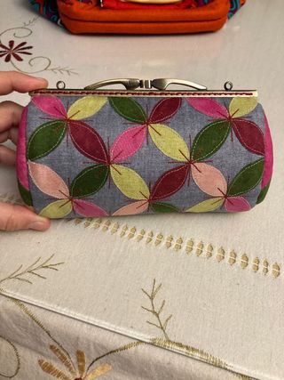 MONEDERO PATCHWORK de segunda mano por 30 EUR en Villacadima en WALLAPOP