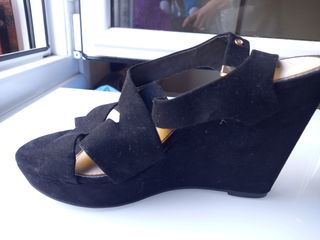 Sandalias plataforma negras bershka de segunda mano por 12 EUR en Bilbao en  WALLAPOP