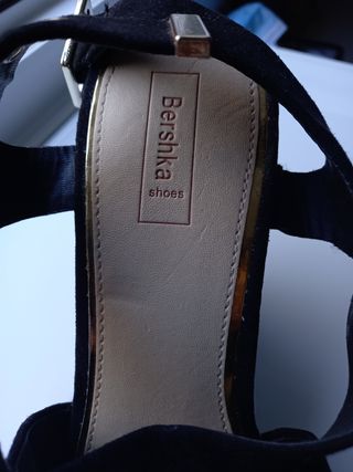 Sandalias plataforma negras bershka de segunda mano por 12 EUR en Bilbao en  WALLAPOP