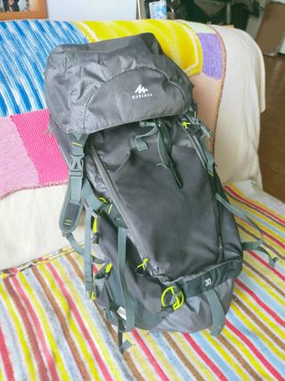 Mochila de montaña Quechua 30 litros de segunda mano por 40 EUR en Bilbao  en WALLAPOP