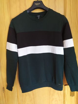 Sudadera talla S hombre de segunda mano por 7 EUR en Sigüenza en WALLAPOP