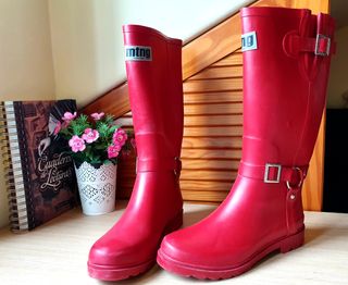 Botas de agua rojas, catiuscas, Katiuskas de segunda mano por 14 EUR en  Bertamirans en WALLAPOP