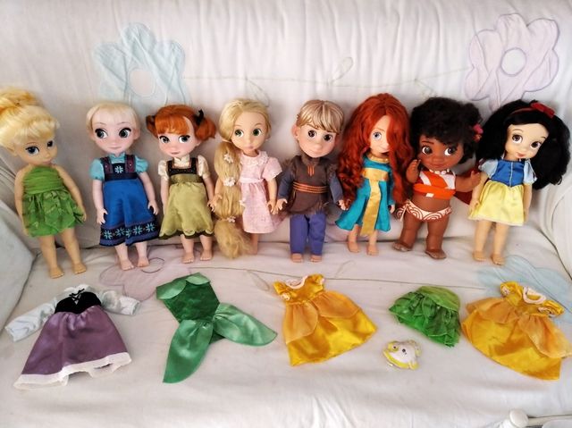 Muñecas de Animator y vestidos y mascota