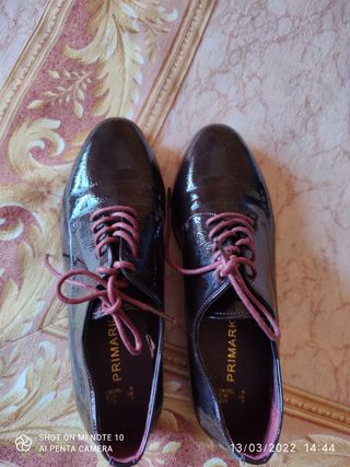 Zapatos Planos de vestir Primark Talla 38 Burdeos de segunda mano por 3 EUR  en Soria en WALLAPOP