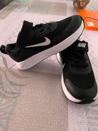 Zapatillas Nike nuevas talla 27 de segunda mano por 20 EUR en Guadalajara  en WALLAPOP