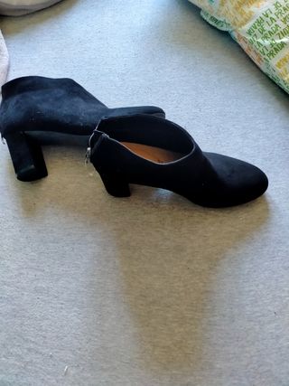 Botines negros Mary Paz de segunda mano por 8 EUR en El Escorial en WALLAPOP