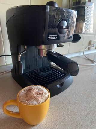 DeLonghi cafetera espresso de segunda mano por 40 EUR en Madrid en WALLAPOP