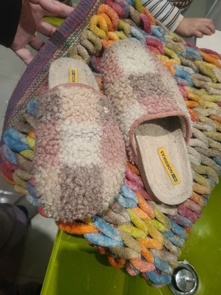 Zapatillas de andar por casa marca Nordikas de segunda mano por 25 EUR en  Torrejón de Ardoz en WALLAPOP