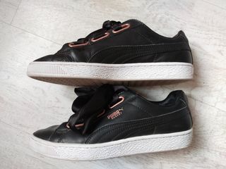 Zapatillas puma negras y rosas y cordones de raso de segunda mano por 20  EUR en Madrid en WALLAPOP