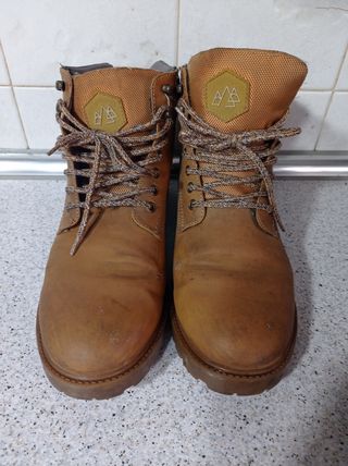 Bota hombre Bershka de segunda mano por 8 EUR en Trobajo del Camino en  WALLAPOP