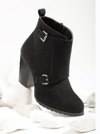 Botines mujer hebillas T 41 SIN ESTRENAR de segunda mano por 6 EUR en  Motril en WALLAPOP