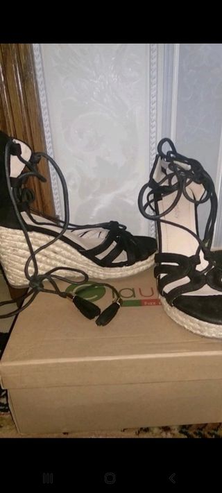 Sandalias Cuña Esparto atada al tobillo. de segunda mano por 5 EUR en  Torrelodones en WALLAPOP