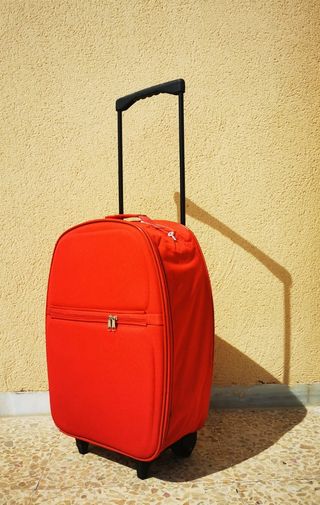 Maleta NUEVA de segunda mano por 8,95 EUR en Roquetas de Mar en WALLAPOP
