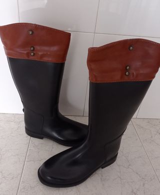 BOTAS AGUA 38 de segunda mano por 12 EUR en Ourense en WALLAPOP