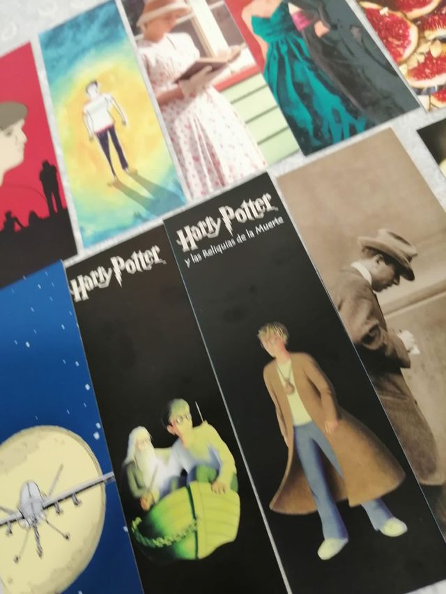 13 marcapaginas +5 postales de E. Salamandra