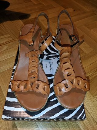 Sandalias con cuña MaryPaz, 38 de segunda mano por 15 EUR en San Sebastián  de Los Reyes en WALLAPOP