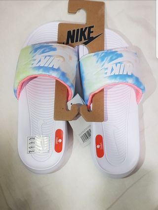 CHANCLAS NIKE NUEVAS talla 38 de segunda mano por 25 EUR en Tarragona en  WALLAPOP