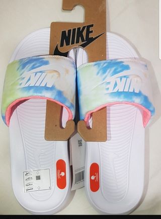 CHANCLAS NIKE NUEVAS talla 38 de segunda mano por 25 EUR en Tarragona en  WALLAPOP