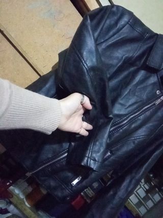 Chaqueta cuero mujer Primark de segunda mano por 5 EUR en Madrid en WALLAPOP